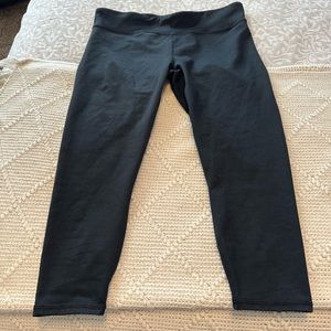 Powerhold Fabletics capri leggings
